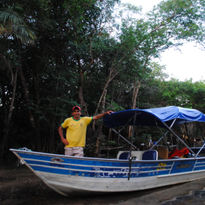 Com sua 'voadeira', o Carlinhos nos levou para conhecer várias comunidades da região do Tapajós.